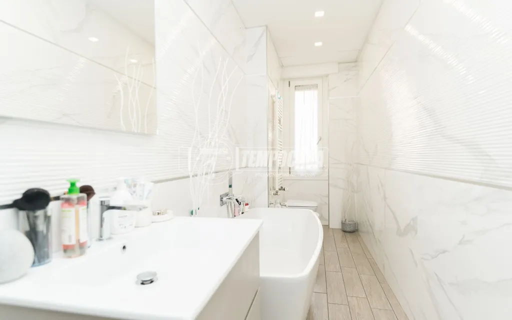 Salles de bain - Quadrilocale with Private Gardens in Milan