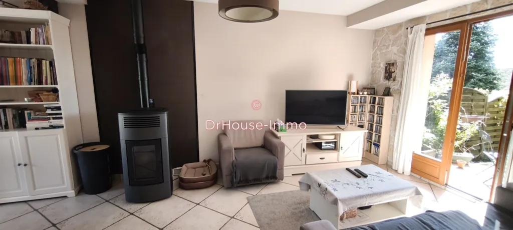 Elutuba - Well-Maintained House with Pool in Linas