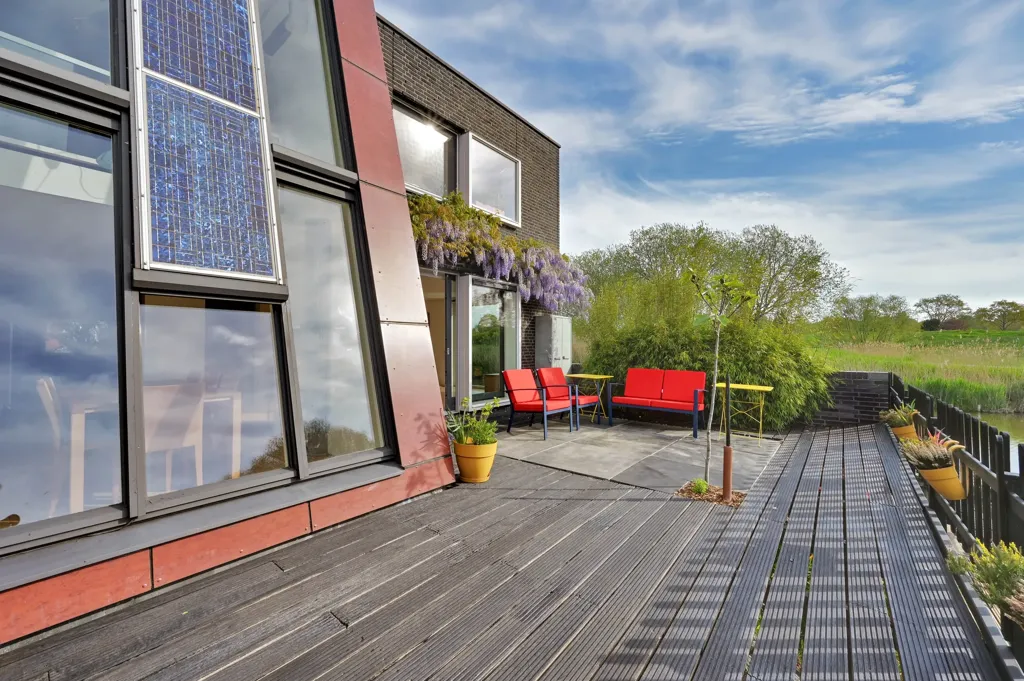 Terrasse - Waterfront Villa with Terrace in Wateringse Veld