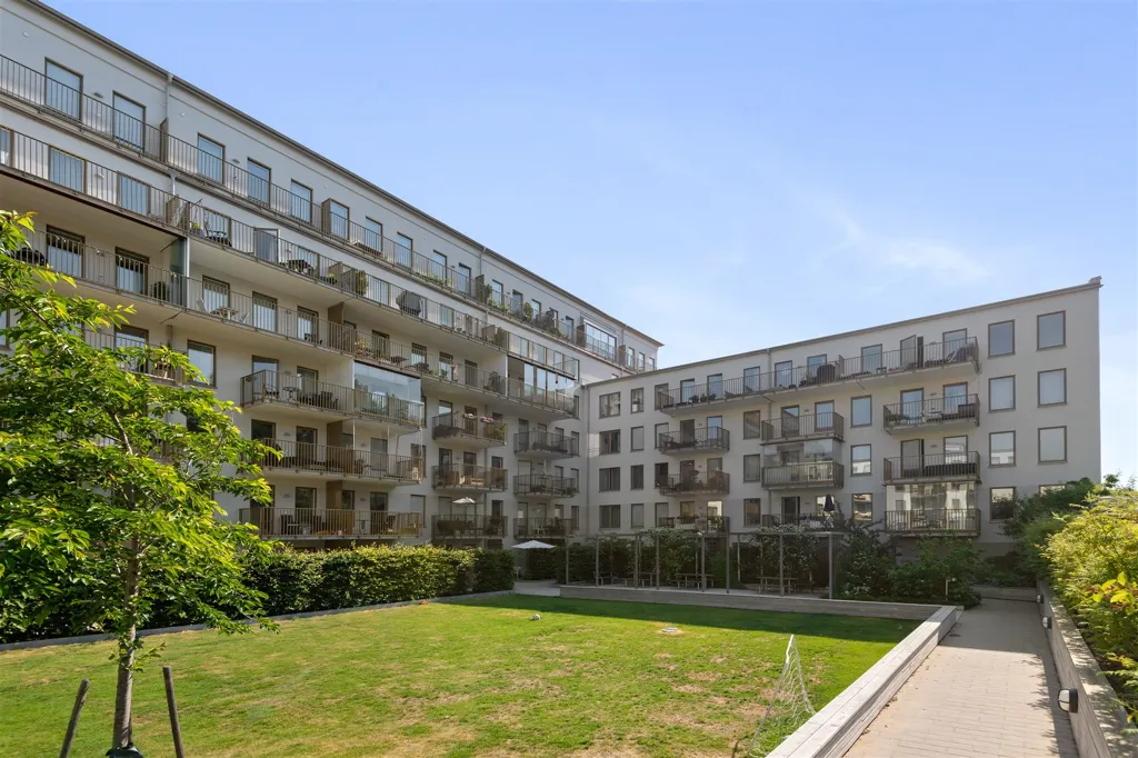 Aed - Efficient 3-Room Flat with Balcony in Solna