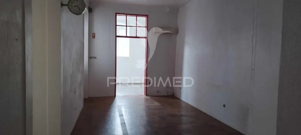 Ingresso - Commercial Space in Town Centre