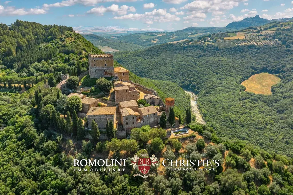 Õhuvaade - Medieval Castle with Panoramic Views in Val d'Orcia