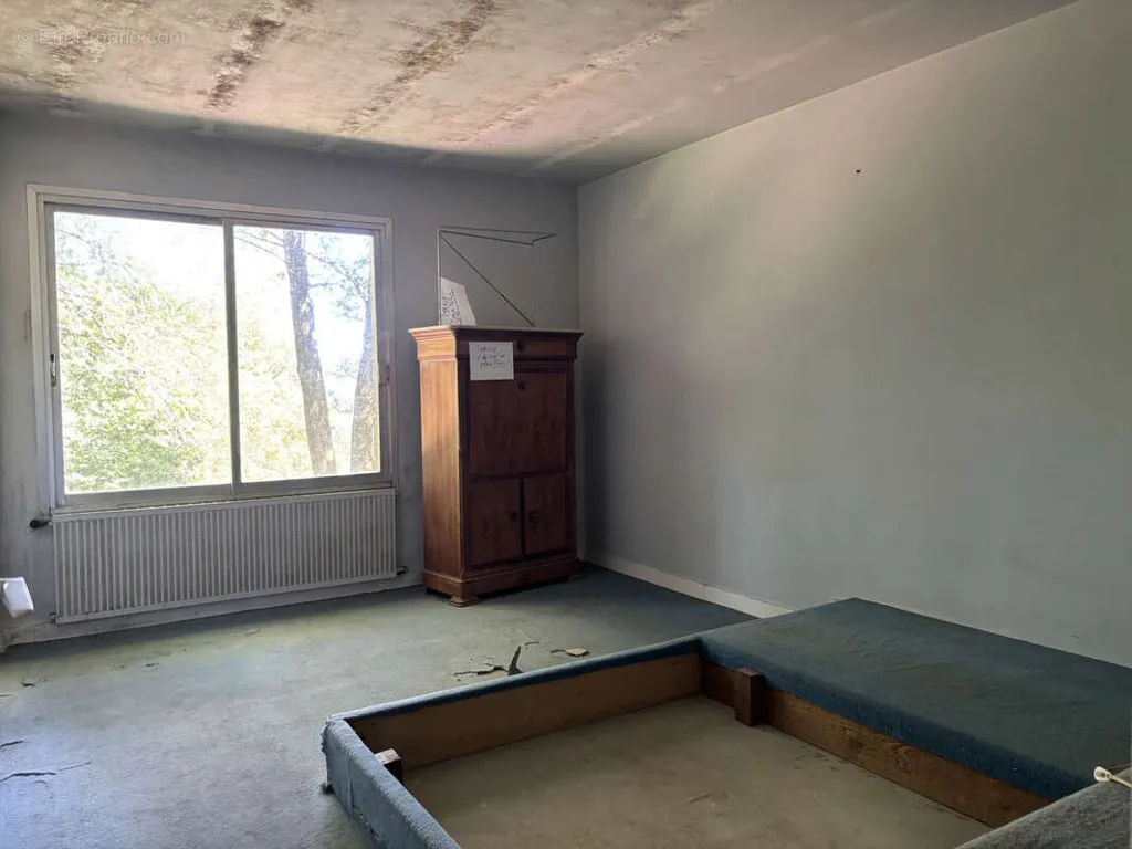 Chambres - Maison à Rénover au Calme à Plomelin