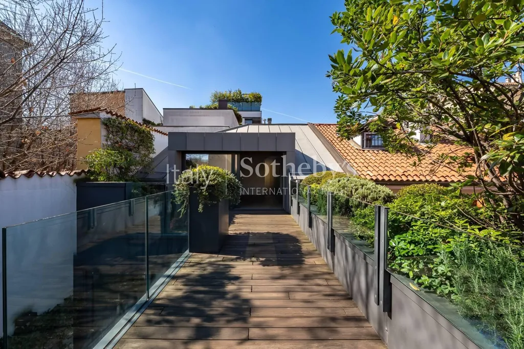 Terrass - Multi-level Residence with Garden in Brera