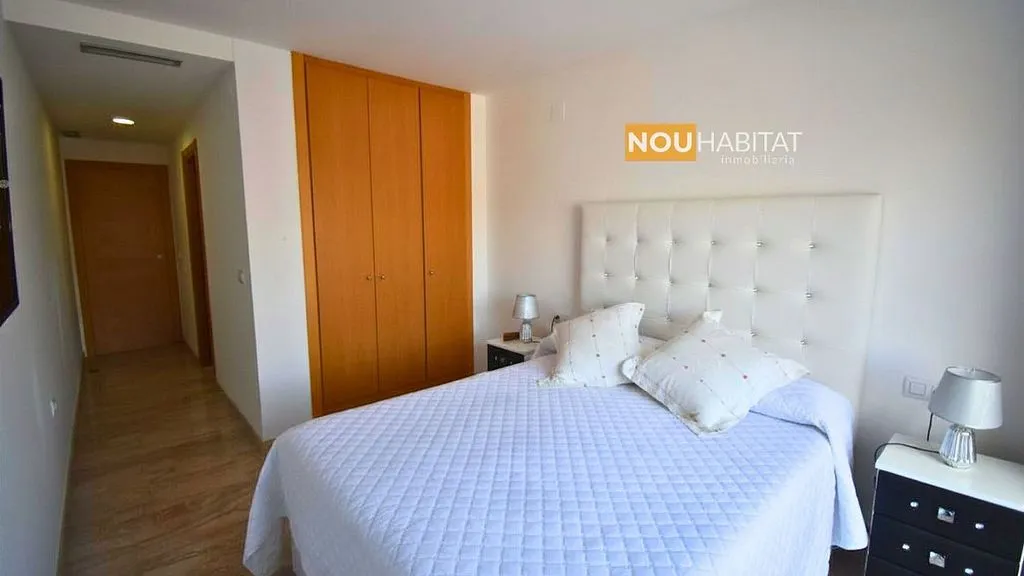 Chambres - Apartment with Balcony and Garage in Montroy