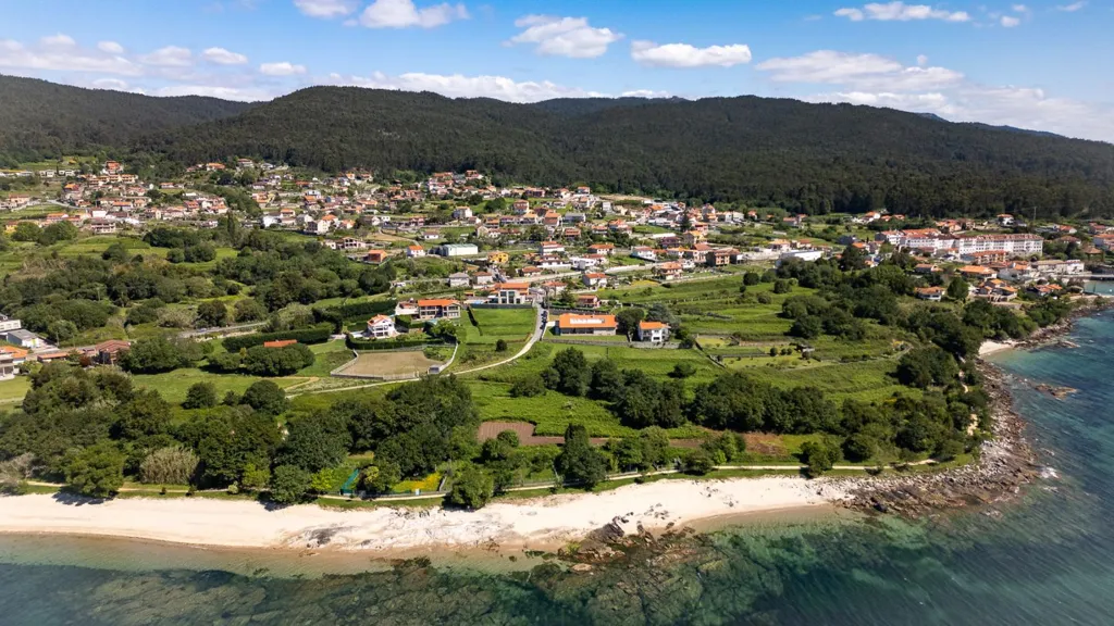 New Villa with Sea Views in Poio