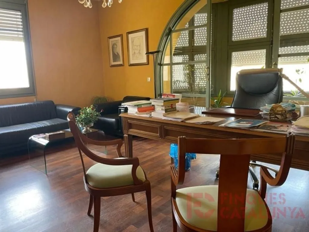 Bureau - Convertible Office Space in Central Girona