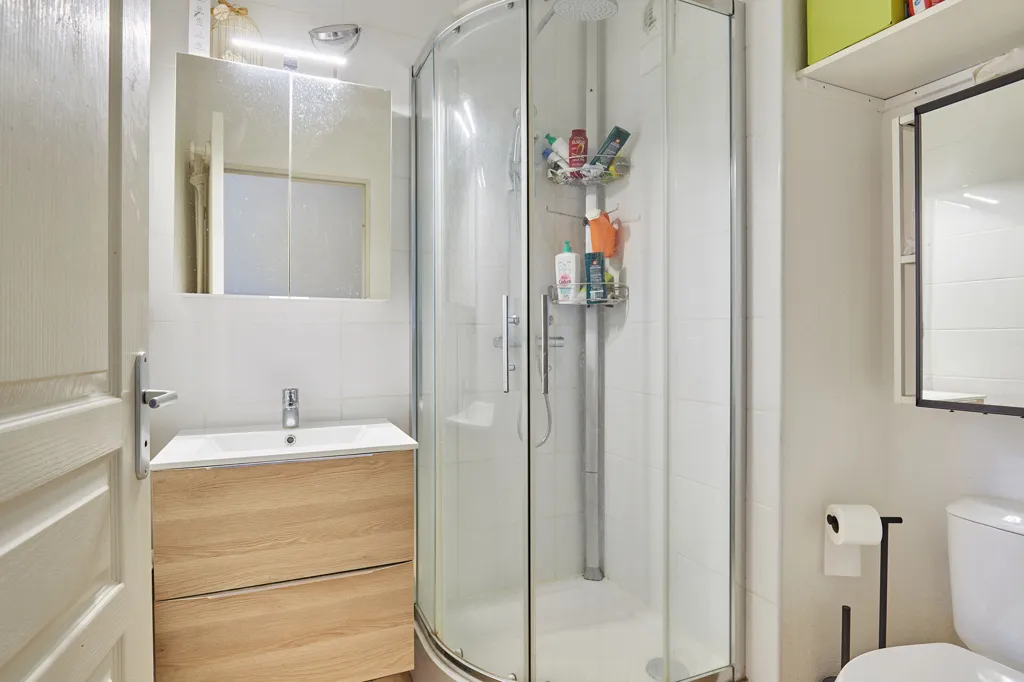 Salles de bain - Appartement Traversant avec Terrasse à Aix-en-Provence