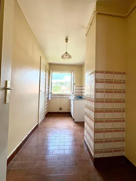 Hallway - 3-Bed Apartment with Balcony in Le Cannet