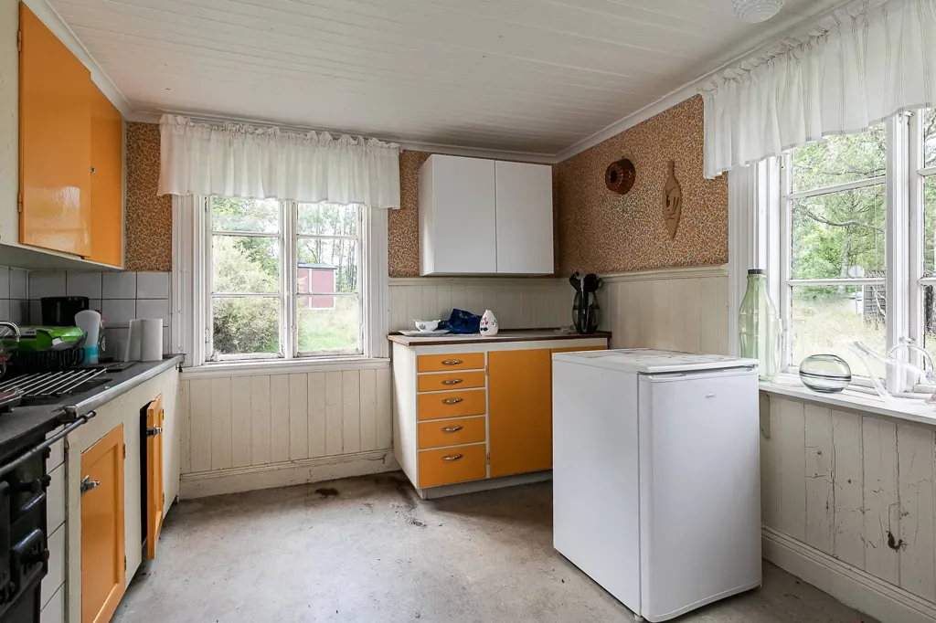 Kitchen - Renovation-Ready Plot with Lake Access near Örebro
