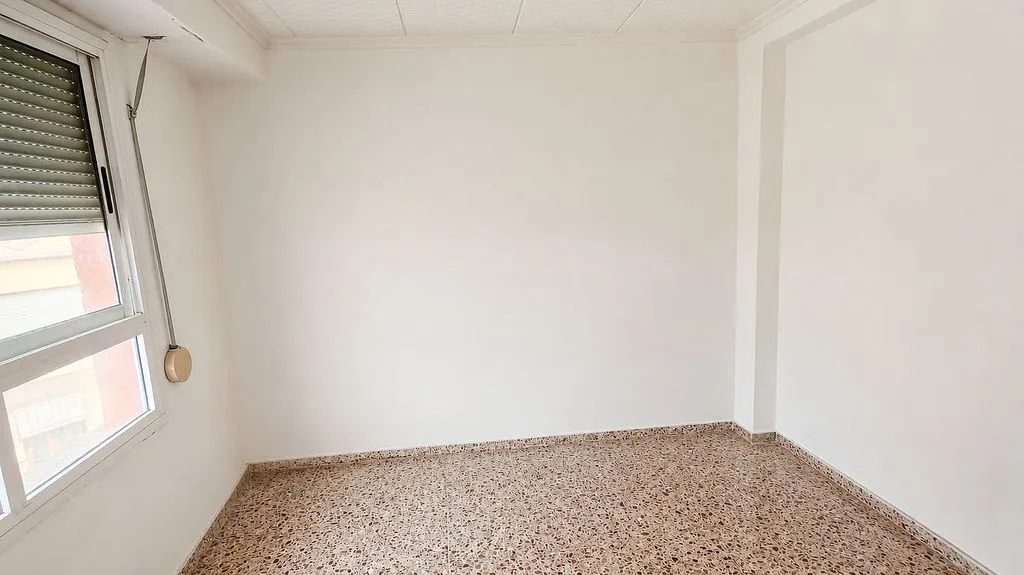 Rooms - Apartment with Balcony in Canals