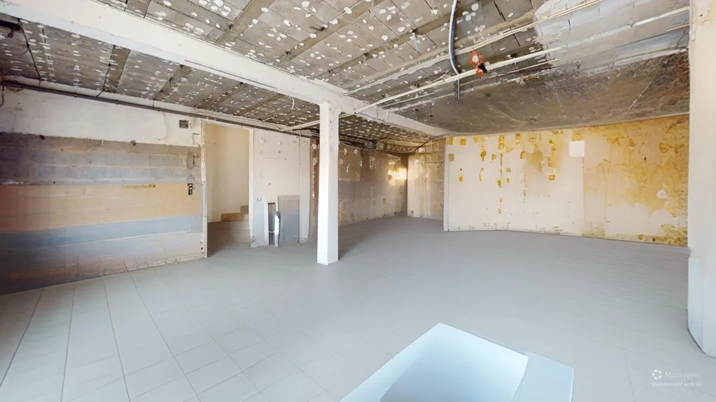 Pièces - Plateau et Atelier à Aménager près du Bourg