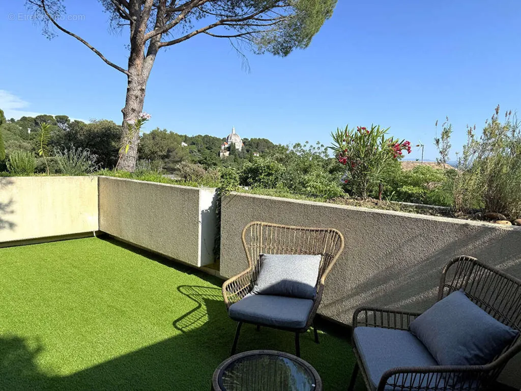 Terrass - Renovated 4-Piece Apartment with Terrace in Les Angles