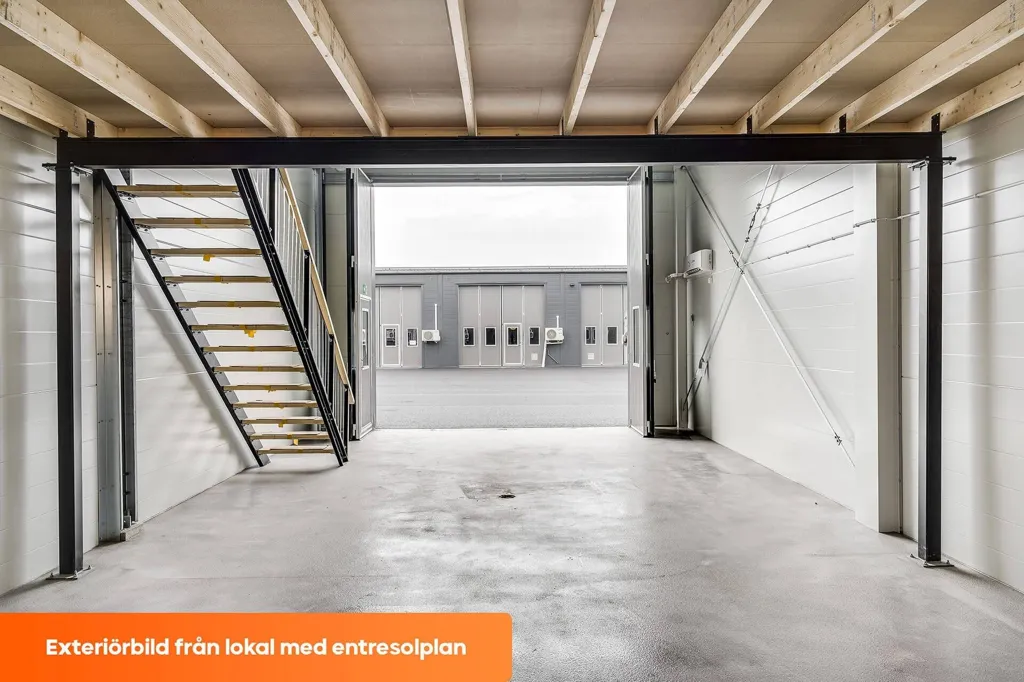 Garage - Flexible Commercial Units with Workshop Space in Norrtälje