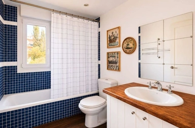 Bathrooms - Chalet with Pool and Terrace in Ciudalcampo