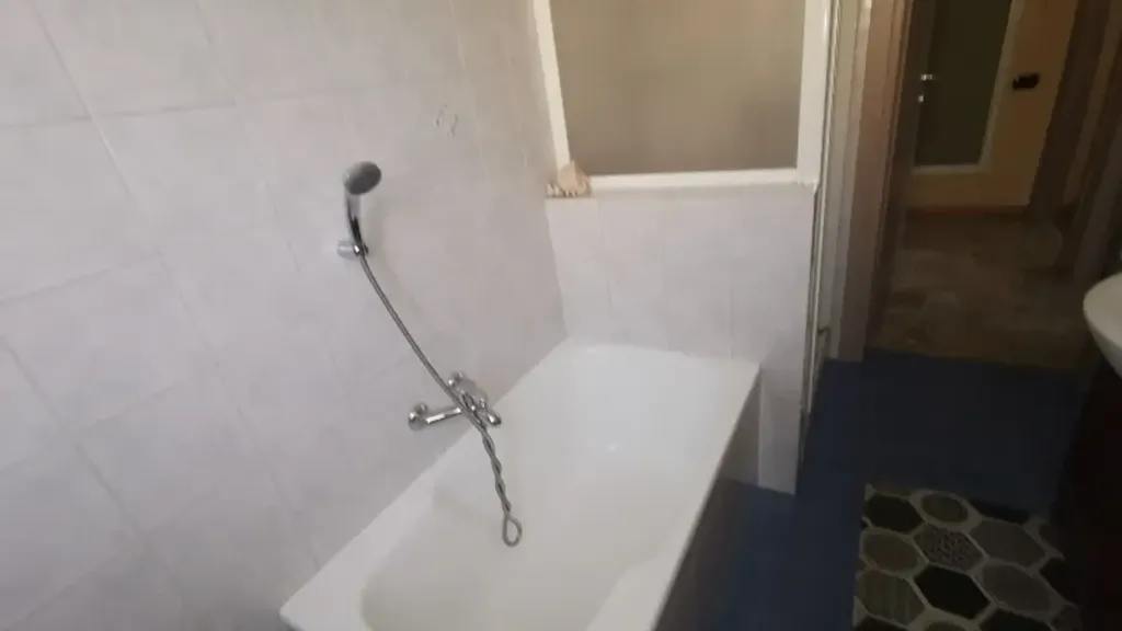 Vannitoad - 3-Bedroom Apartment with Balcony in Meda