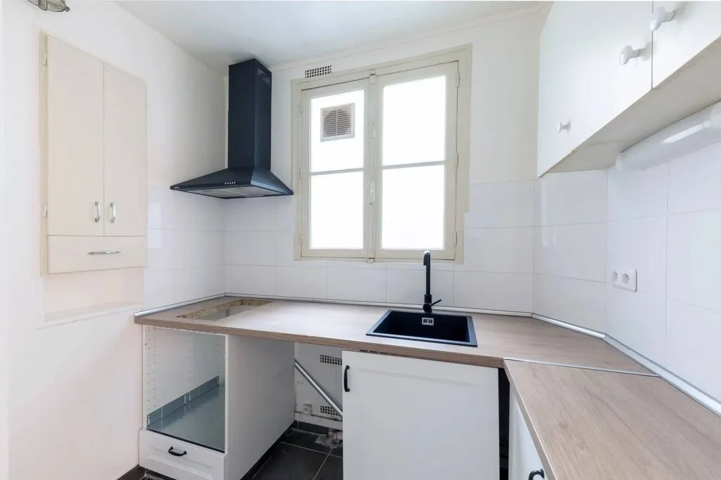 Kitchen - Luxury Apartment with City View in Paris