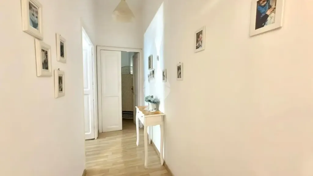 Ingresso - Rearranged Apartment with Balcony in Naples