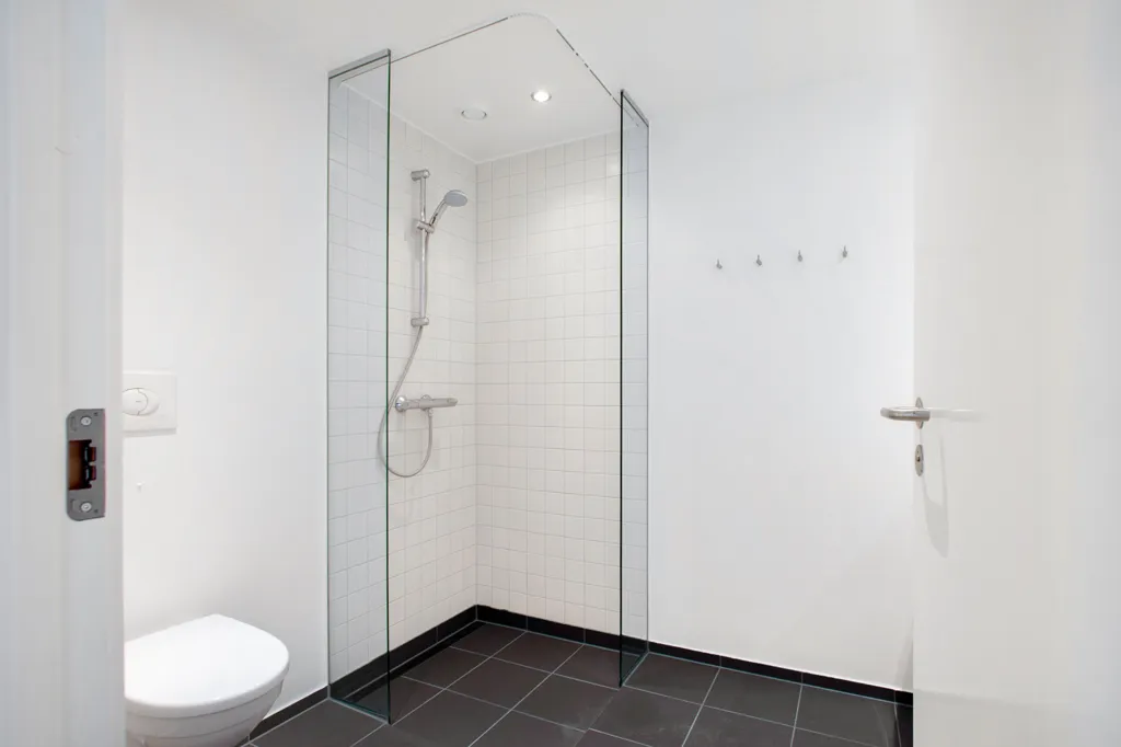 Vannitoad - 3-Bed Apartment with Balcony in Sydhavnen