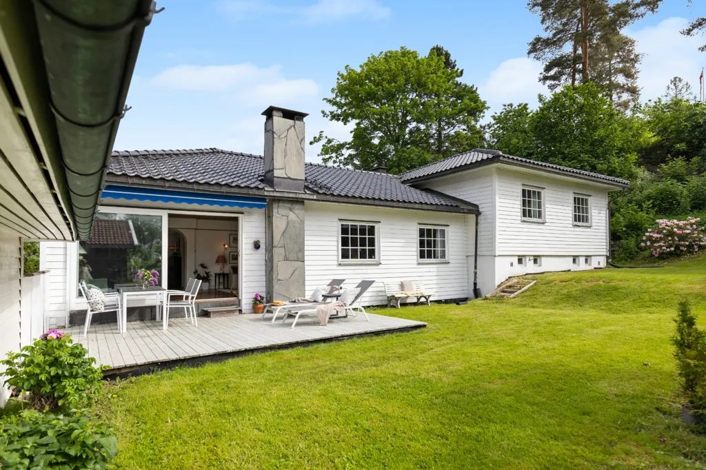 Giardino - Detached House with Garden in Blommenholm