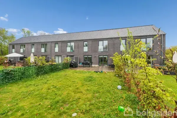 Jardin - Modern Row House with Sea View in Greve Strand