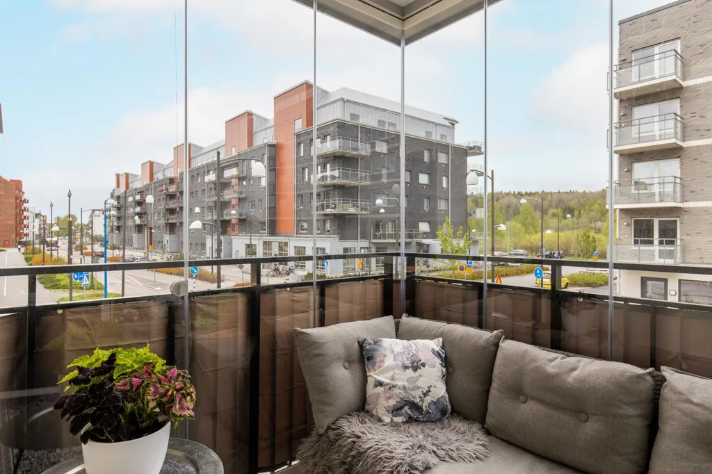 Rõdu - Apartment with South-Facing Balcony in Åbrodden