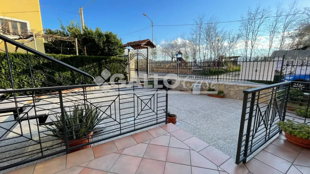 Terrasse - Elegant Villa with Garden in Zumpano