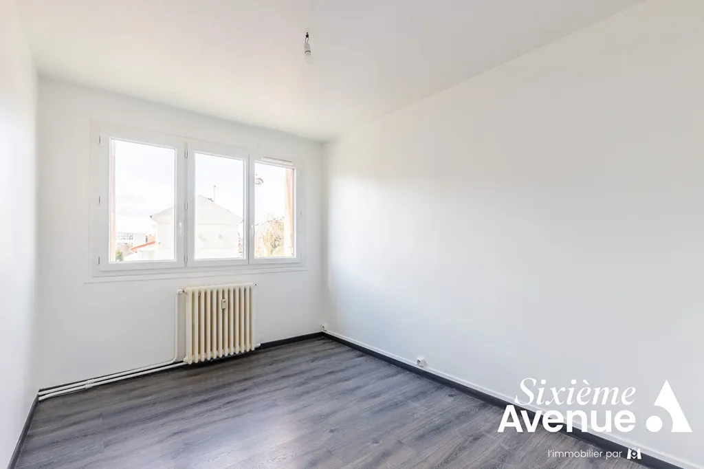 Toad - 3-Bed Flat with Balcony in Viry-Châtillon