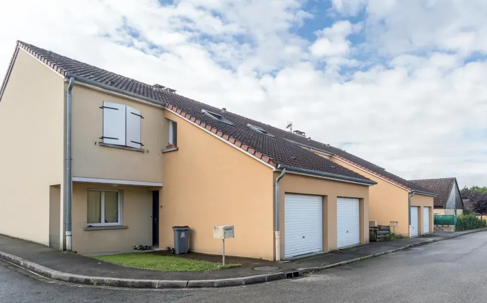 Extérieur - Maison Duplex avec Jardin dans un Quartier Calme