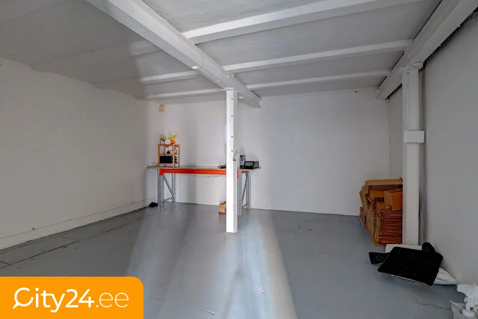 Toad - Warehouse/Shop Space with 3 Floors in VEF District
