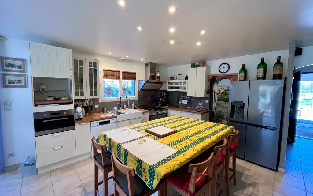 Cuisine - Bungalow avec piscine à Saint-Loubès