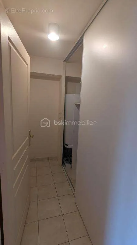Hallway - Bright Apartment with Double Garage in Petit Chantilly, Orvault