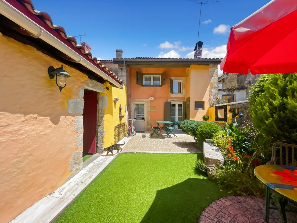 Jardin - Maison en Pierre avec Terrasse au Centre Historique de La Brède