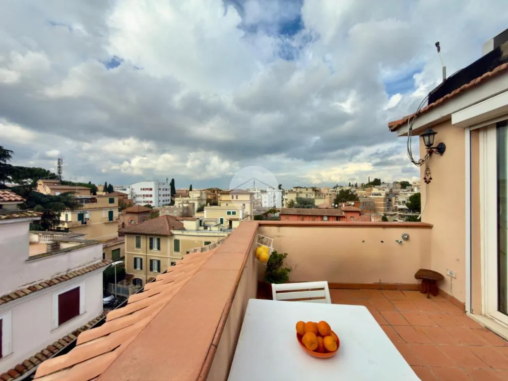 Balcon - Attico with Panoramic Terrace in Città Giardino