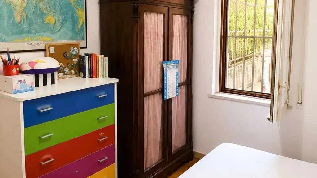 Bedrooms - 4-Bedroom Apartment with Balcony in Marsala
