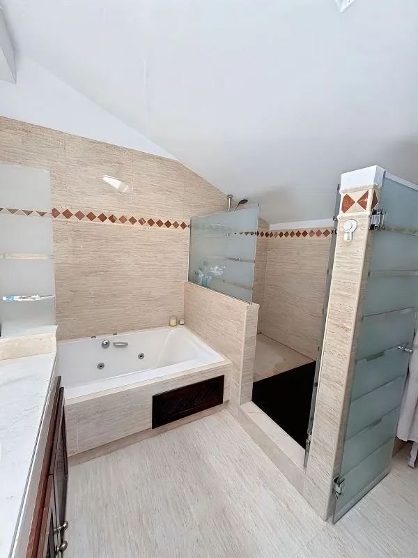 Vannitoad - Duplex with Pool and Terrace in La Mairena, Marbella