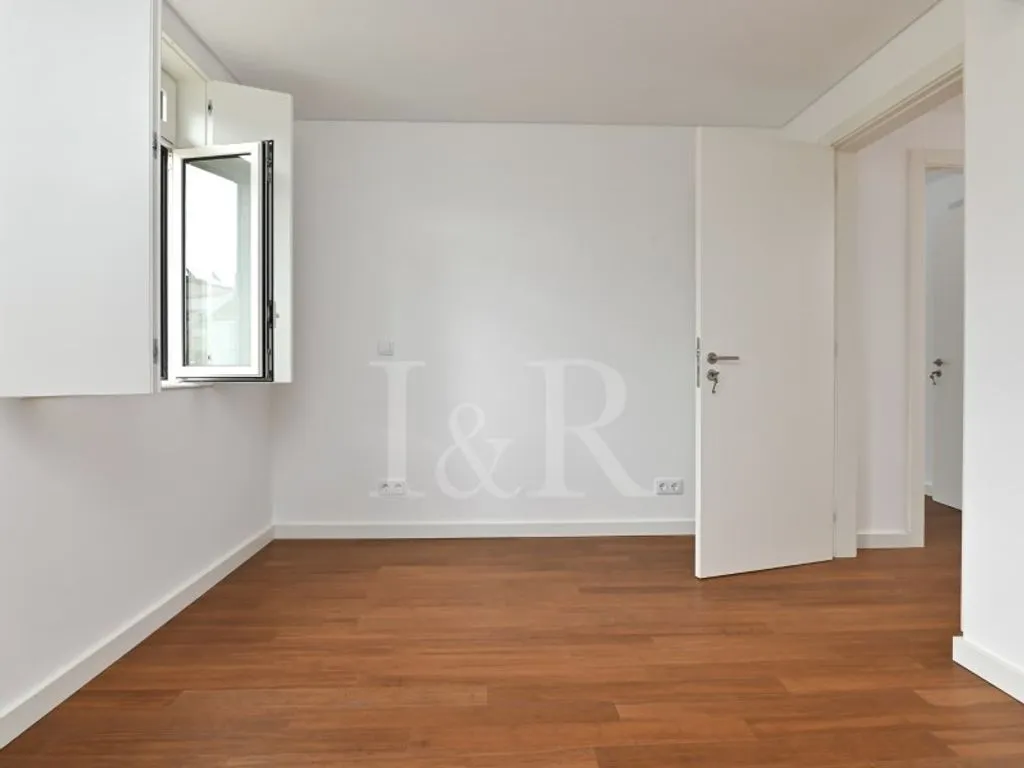Pièces - Luxury Apartment with Balcony in Lisbon