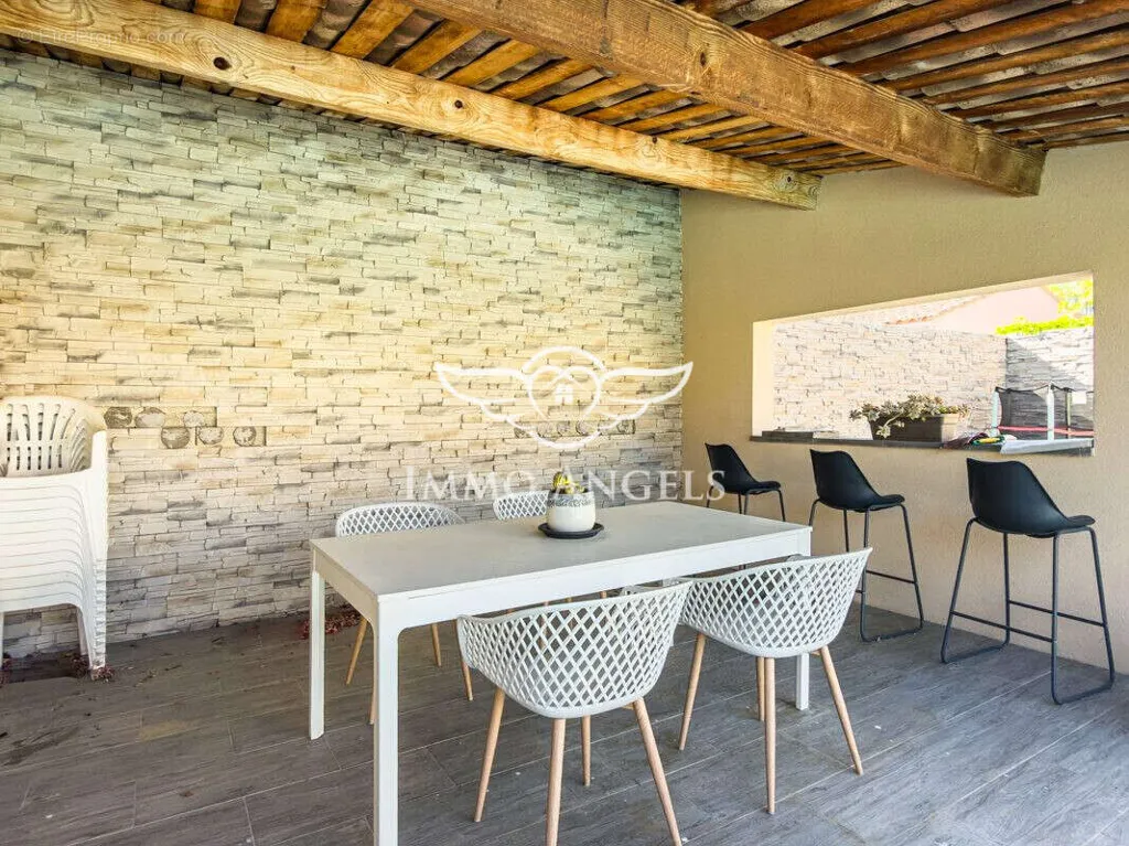 Terrace - Ground Floor House with Pool in Quiet Area