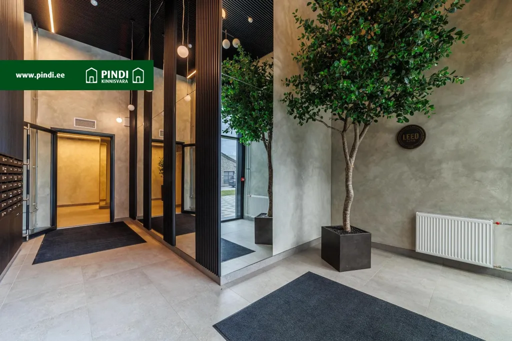 hallway_entrance