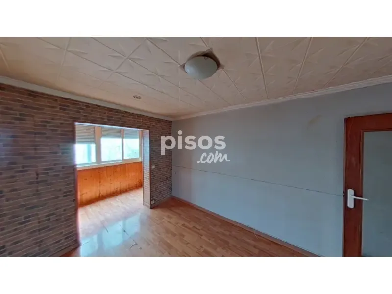 Stanze - Three-Bedroom Flat in Ripollet Centre