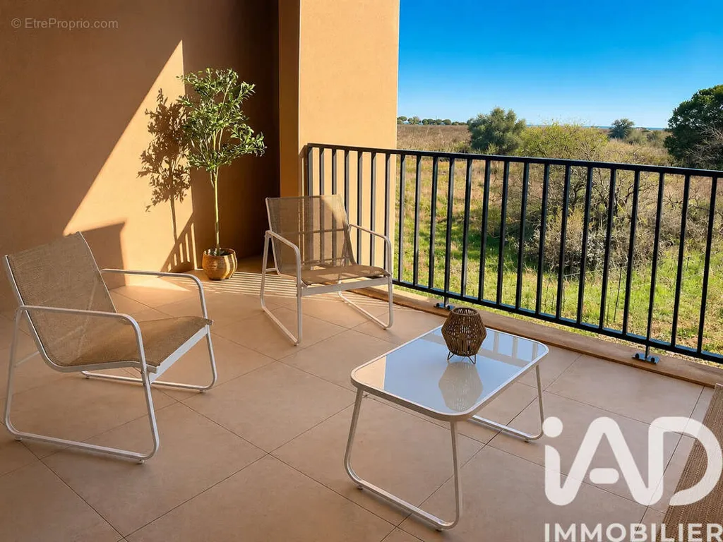 New Flat with Terrace in Serignan