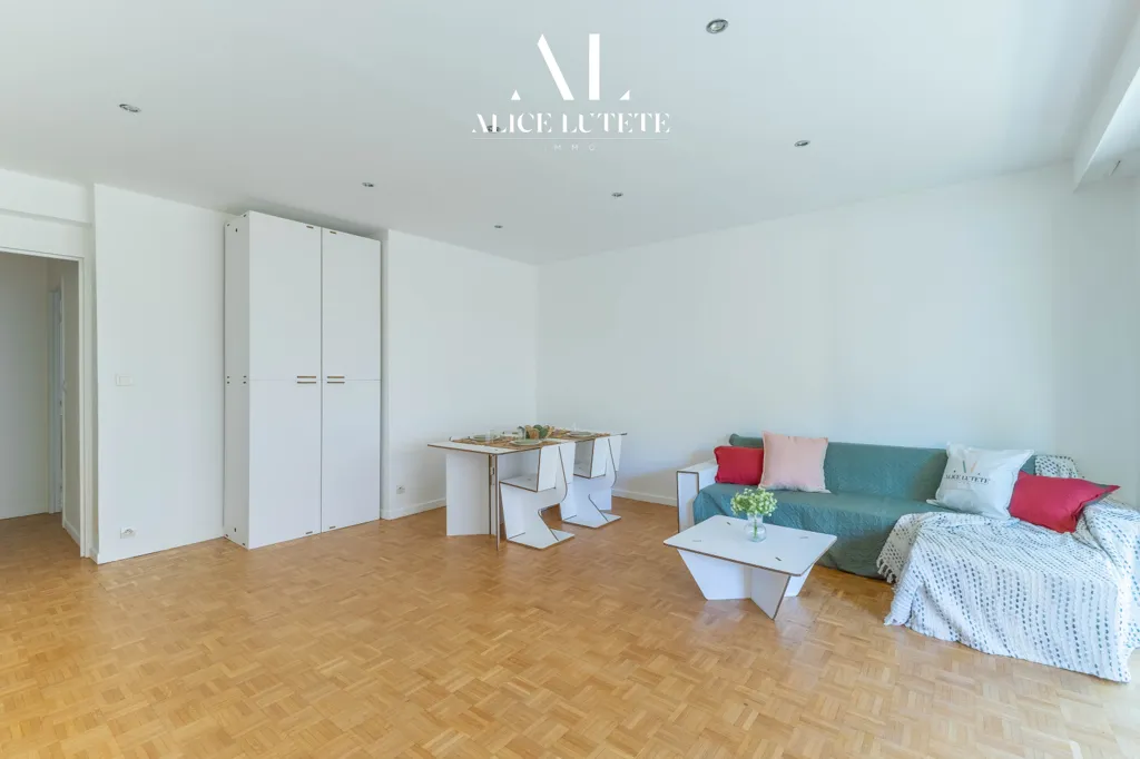 Séjour - Appartement T3 avec Balcon au Carré d'Or à Marseille