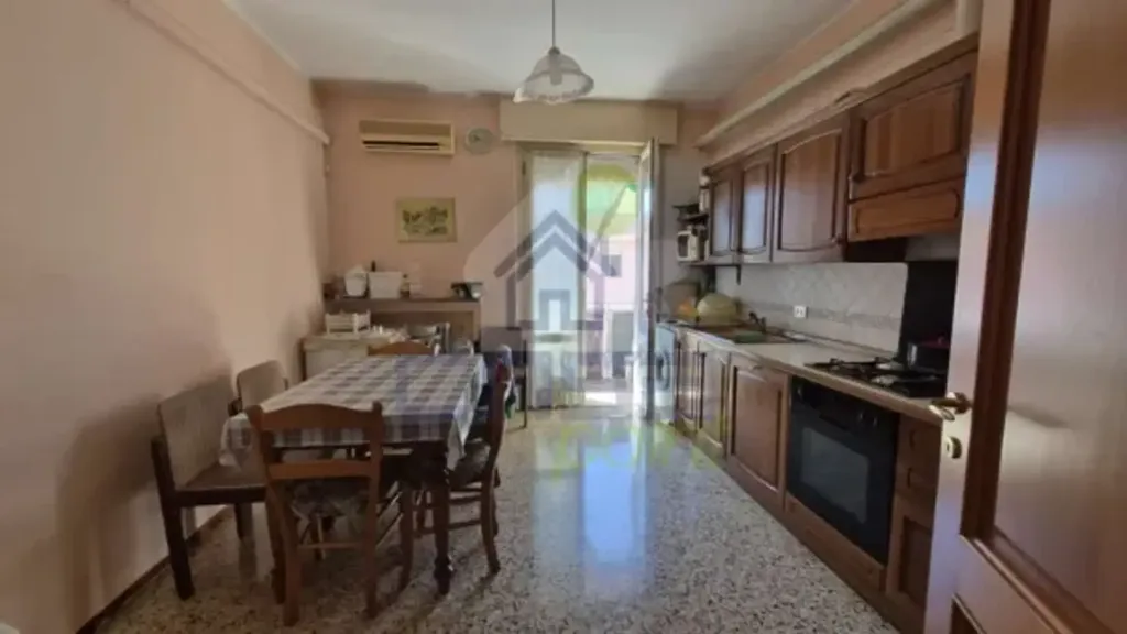 Salle à manger - Spacious Apartment with Balcony in Guastalla