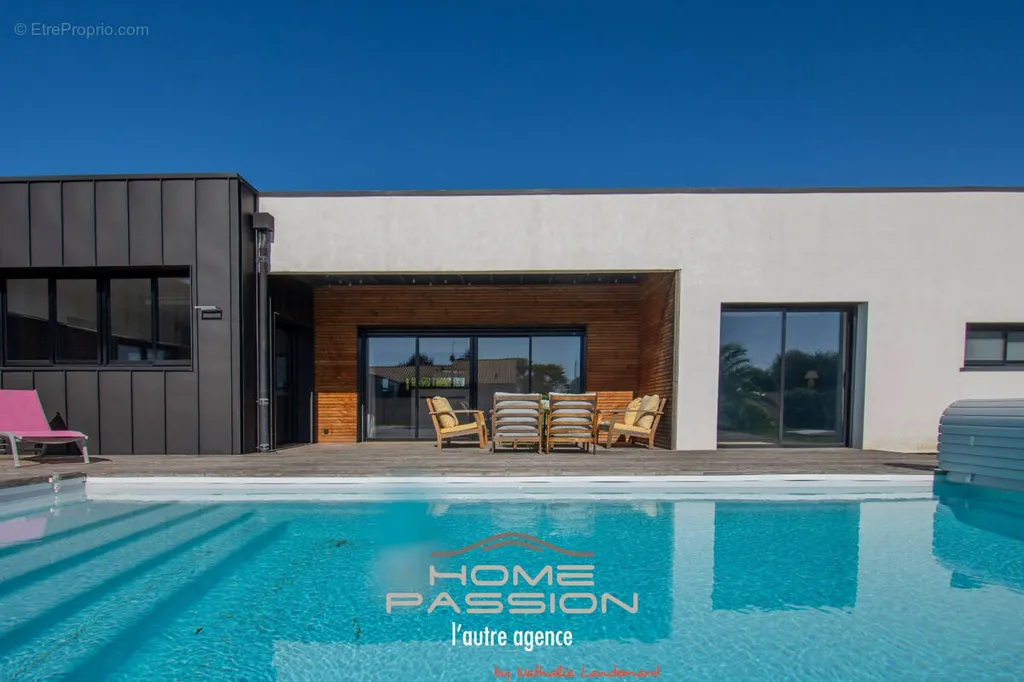 Maison 8 pièces à Cozes