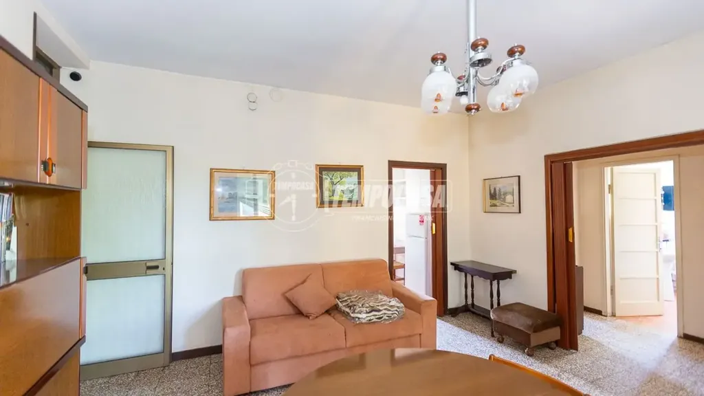 Elutuba - Spacious Trilocale with Terrace in Brescia