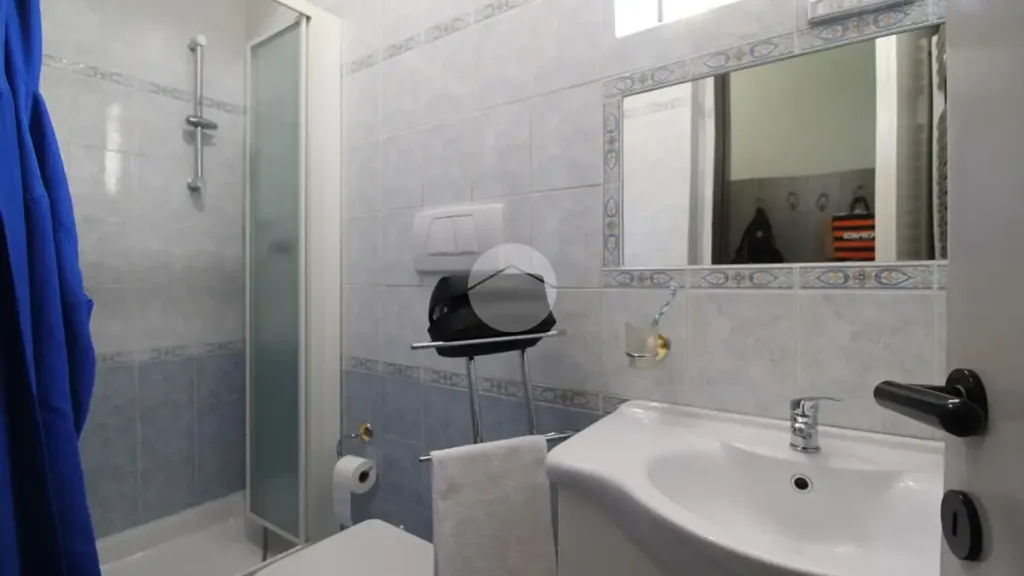Salles de bain - Panoramic Apartment with Balcony in Terni