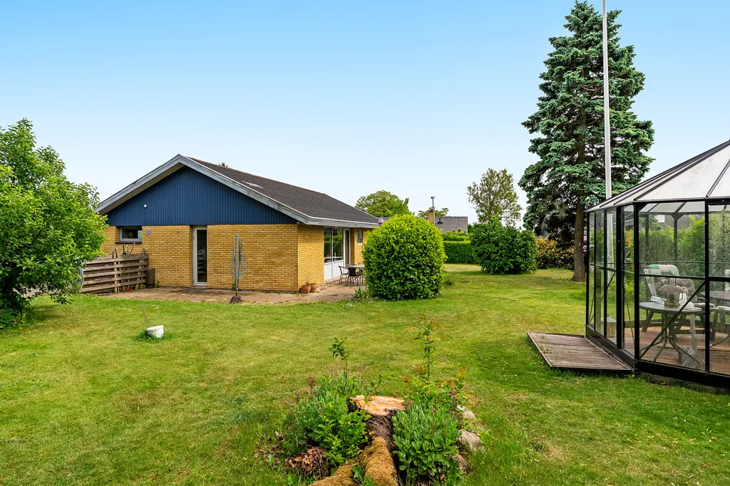 Jardin - 1976 Villa with Garden in Svendborg