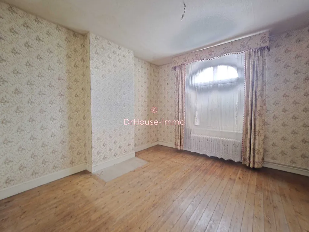 Toad - Spacious House with Garden in Roisel