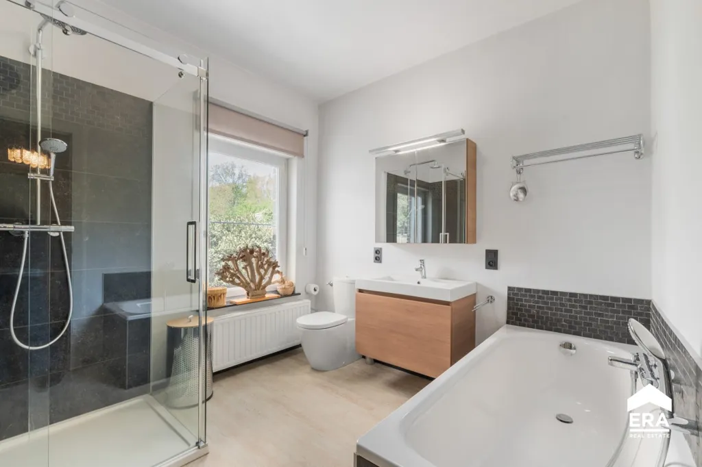 Salles de bain - Maison Semi-Détachée avec Cour Solaire à Gingelom