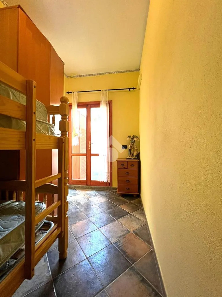 Chambres - Three-Bedroom Apartment with Private Garden in Cuglieri